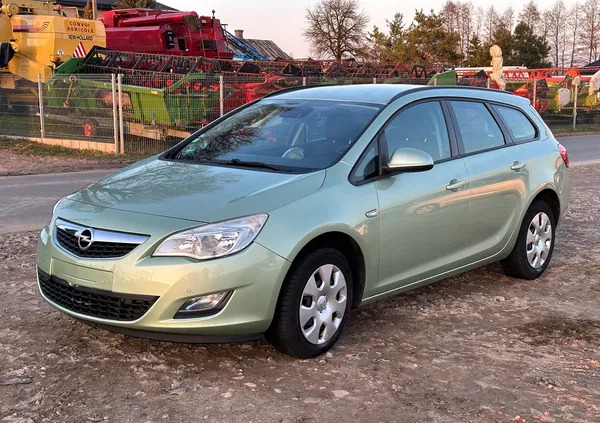 samochody osobowe Opel Astra cena 13000 przebieg: 199157, rok produkcji 2012 z Karpacz